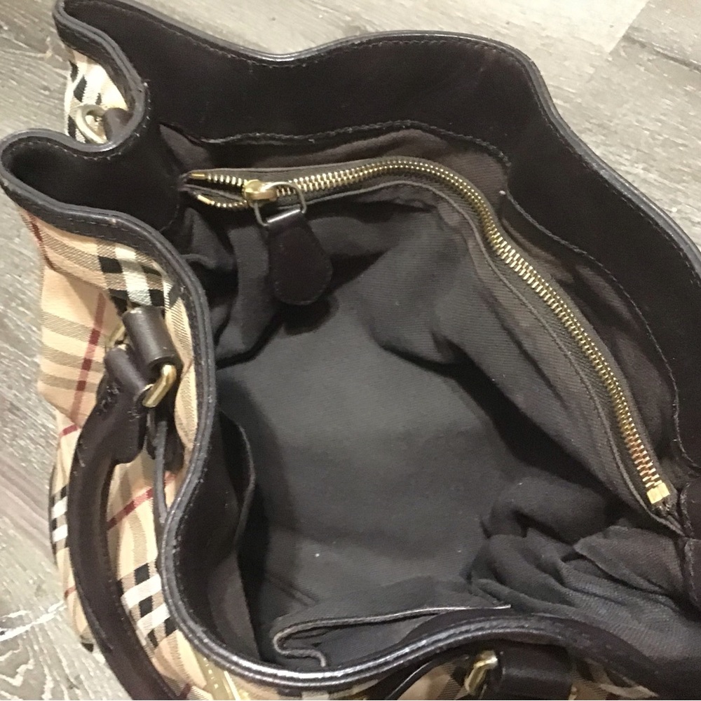 Burberry Bags - Picture 14 of 16
